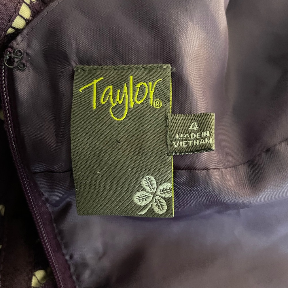 TAYLOR - LADIES DRESS - PURPLE - BLIND FLORAL PANELS - SIZE 4 - Picture 7 of 9